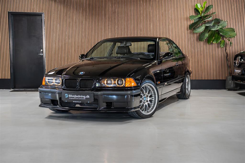 BMW 323i 2,5 170HK 2d