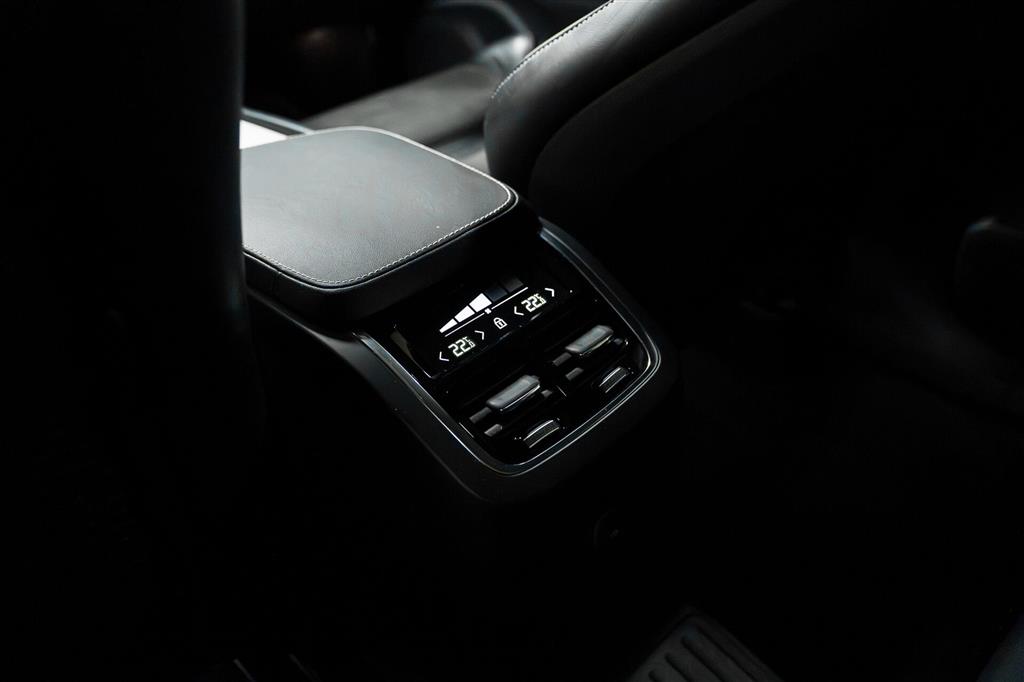 Volvo XC90 2,0 T8 Recharge  Plugin-hybrid R-design AWD 455HK 5d 8g Aut. – Miniature 17