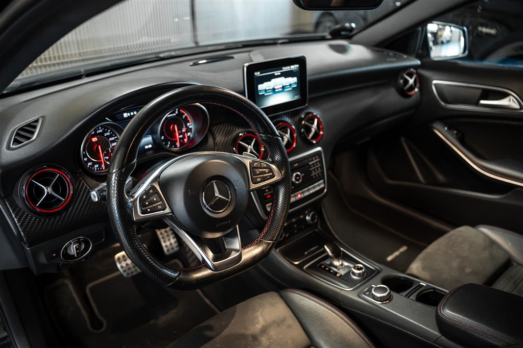 Mercedes-Benz A45 AMG 2,0 4Matic AMG Speedshift 381HK 5d 7g Aut. – Miniature 9