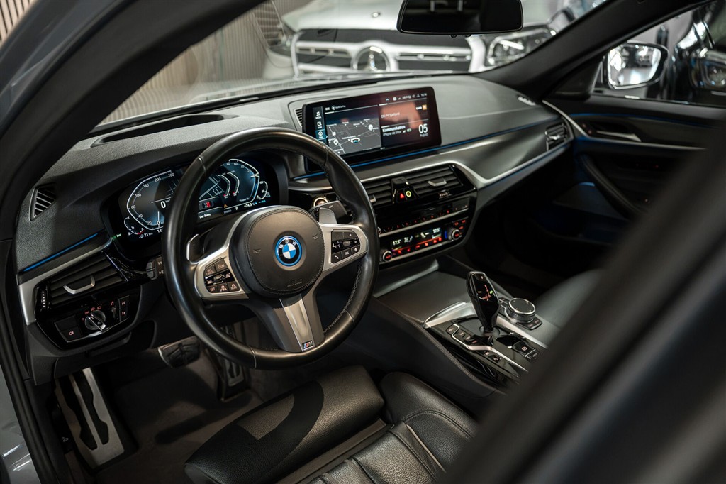 BMW 545e 3,0 Plugin-hybrid M-Sport XDrive Steptronic 395HK 8g Aut. – Miniature 10