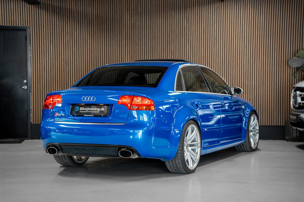 Audi RS 4 4,2 Quattro 420HK 6g – Miniature 5