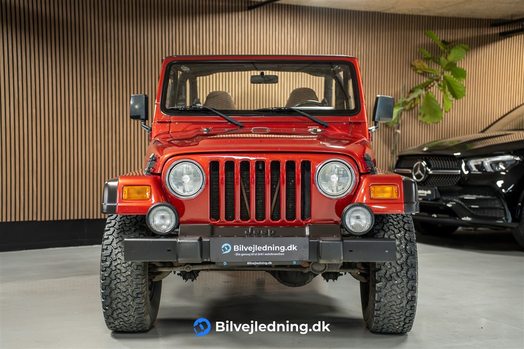 Jeep Wrangler 4,0 Sport 4x4 177HK 2d Aut. – Miniature 2