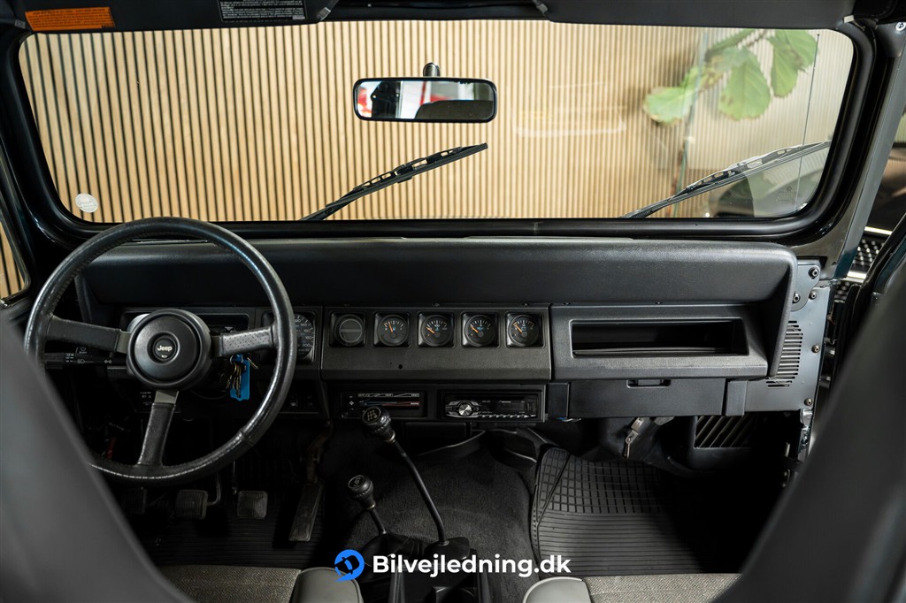 Jeep Wrangler 2,5 Sport 4x4 118HK 2d – Miniature 14