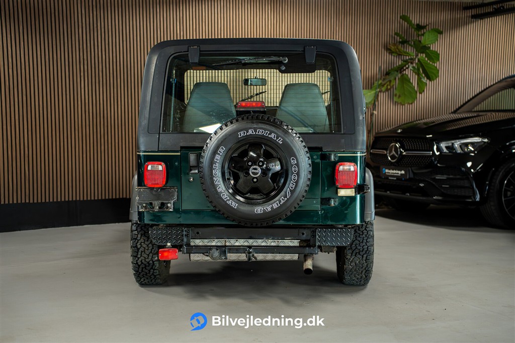 Jeep Wrangler 2,5 Sport 4x4 118HK 2d – Miniature 6