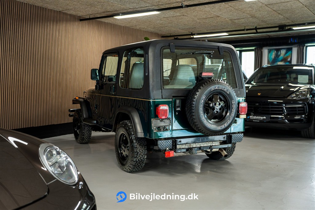 Jeep Wrangler 2,5 Sport 4x4 118HK 2d – Miniature 7