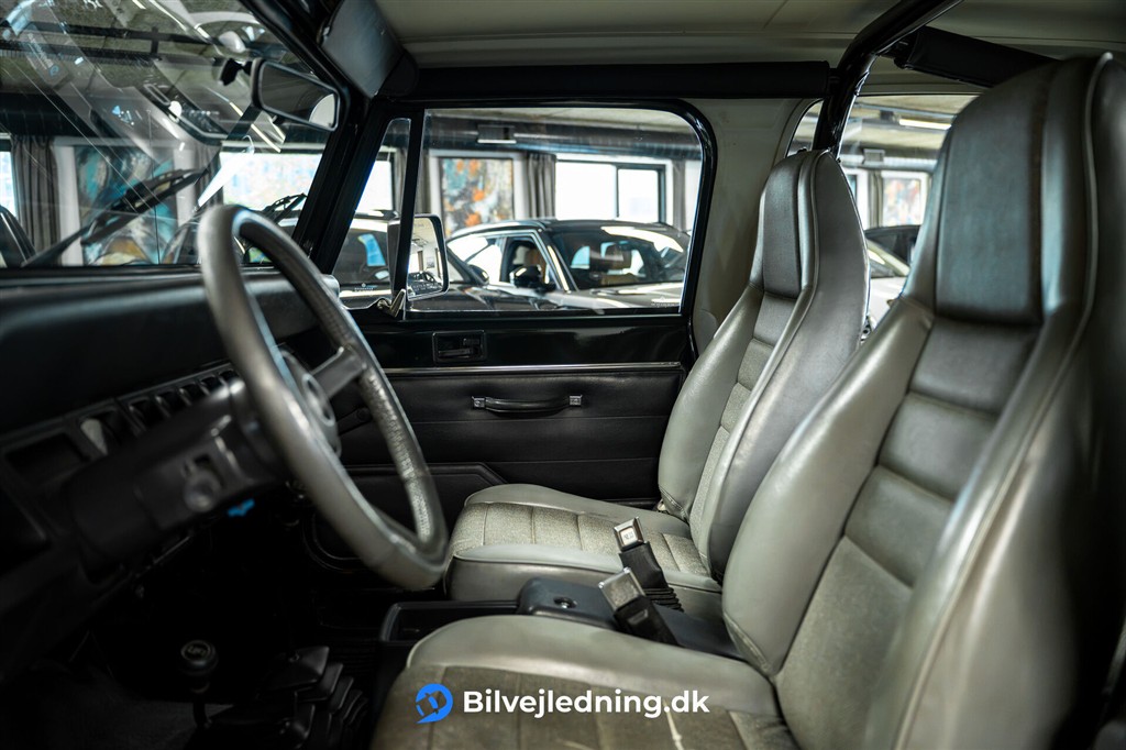 Jeep Wrangler 2,5 Sport 4x4 118HK 2d – Miniature 9